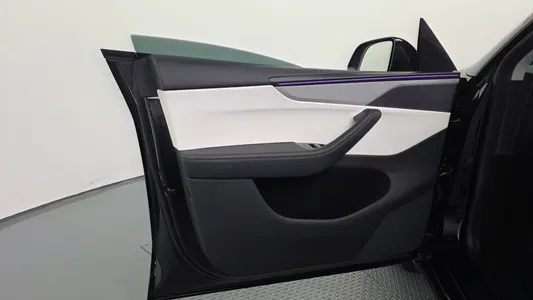 Tesla Y AWD 2025 24