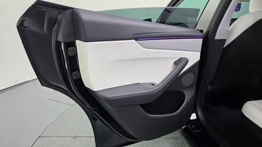 Tesla Y AWD 2025 25