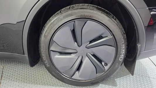 Tesla Y AWD 2025 21
