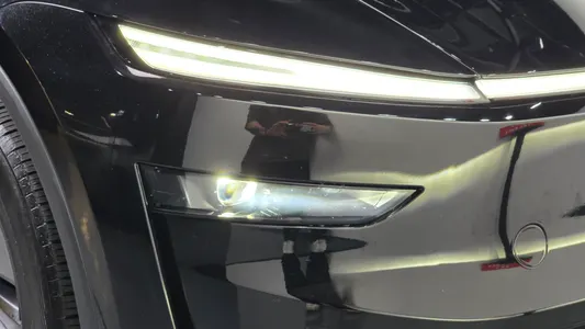 Tesla Y AWD 2025 22