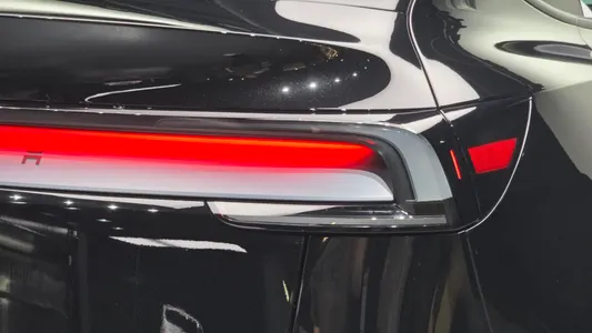 Tesla Y AWD 2025 23