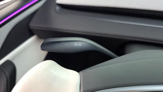 Tesla Y AWD 2025 33