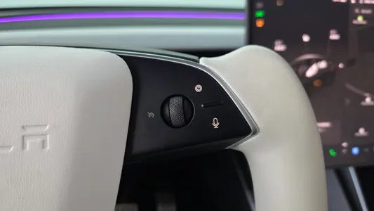 Tesla Y AWD 2025 27