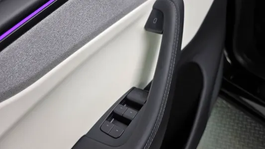 Tesla Y AWD 2025 29
