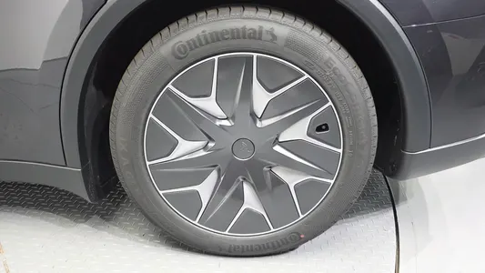 Tesla Y L AWD 2026 5