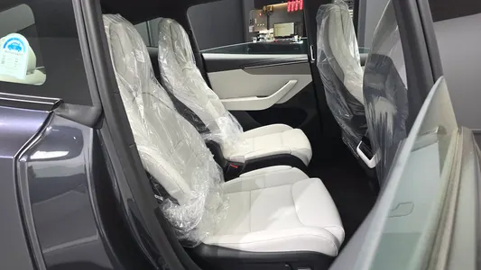 Tesla Y L AWD 2026 12