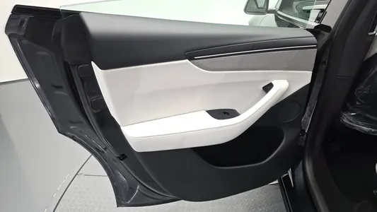 Tesla Y L AWD 2026 25