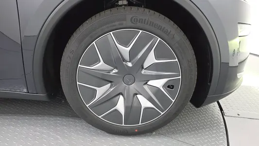 Tesla Y L AWD 2026 21