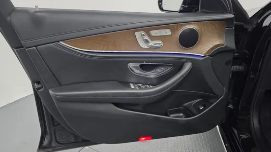 Mercedes-Benz E-Class W213 E220d 4MATIC 2019 24