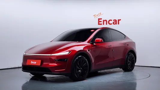 Tesla Y AWD 2025
