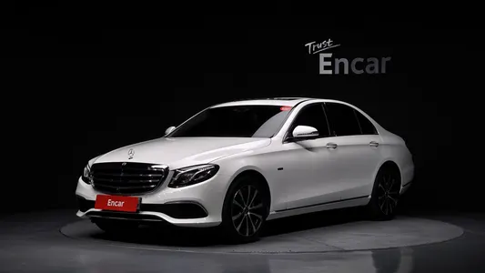Mercedes-Benz E-Class W213 E300e 4MATIC 2020