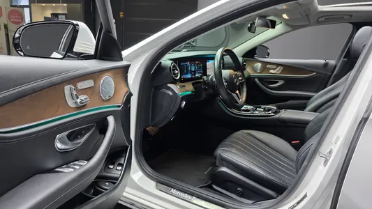 Mercedes-Benz E-Class W213 E300e 4MATIC 2020 10
