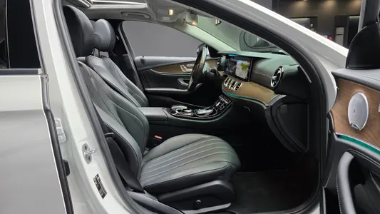 Mercedes-Benz E-Class W213 E300e 4MATIC 2020 26