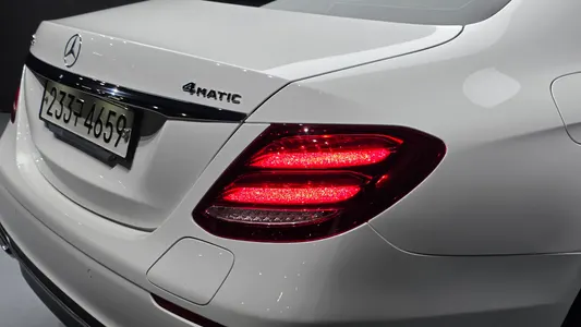 Mercedes-Benz E-Class W213 E300e 4MATIC 2020 23