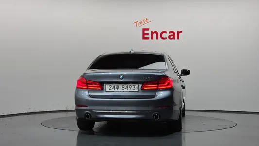 BMW 5 Series (G30) 520i 2019 4