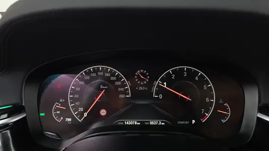 BMW 5 Series (G30) 520i 2019 8