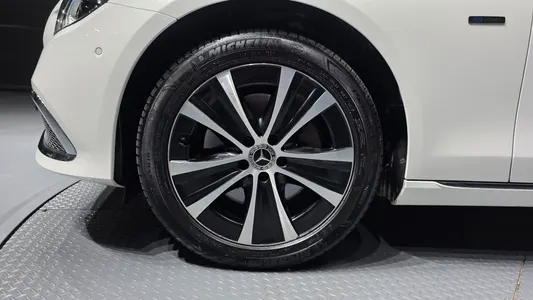 Mercedes-Benz E-Class W213 E300e 4MATIC 2021 5