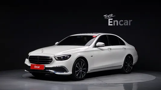 Mercedes-Benz E-Class W213 E300e 4MATIC 2021