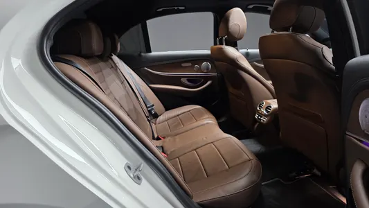 Mercedes-Benz E-Class W213 E300e 4MATIC 2021 11