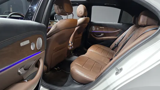 Mercedes-Benz E-Class W213 E300e 4MATIC 2021 12