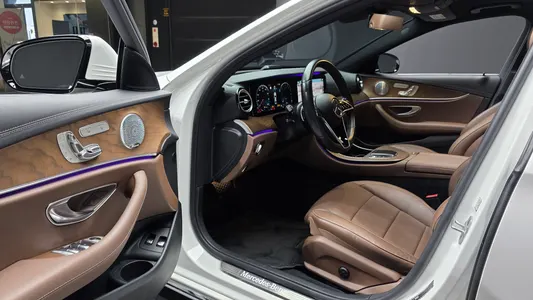 Mercedes-Benz E-Class W213 E300e 4MATIC 2021 10