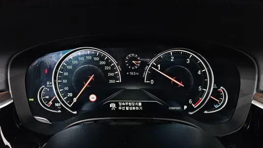 BMW 5 Series (G30) 520d M 2017 8