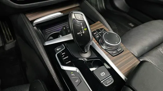 BMW 5 Series (G30) 520d M 2017 9