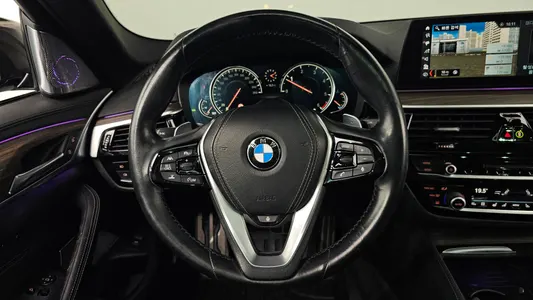 BMW 5 Series (G30) 520d M 2017 13