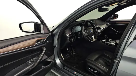 BMW 5 Series (G30) 520d M 2017 10