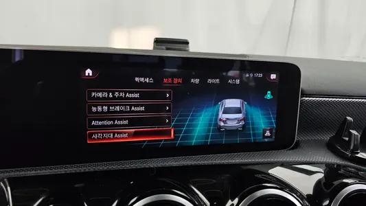 Mercedes-Benz A-Class W177 A220 2020 16