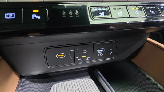 Hyundai (GN7) 2023 13