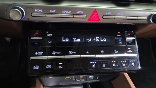 Hyundai (GN7) 2023 32