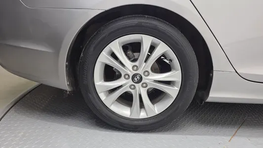 Hyundai YF LPI () 2010 5