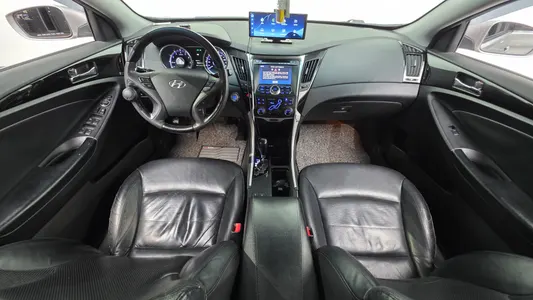 Hyundai YF LPI () 2010 7
