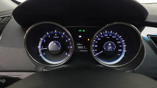 Hyundai YF LPI () 2010 8