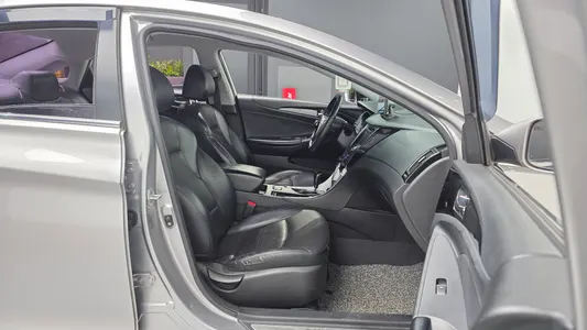 Hyundai YF LPI () 2010 11