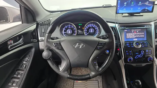 Hyundai YF LPI () 2010 13
