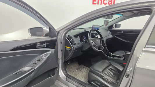 Hyundai YF LPI () 2010 10