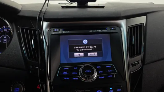 Hyundai YF LPI () 2010 16