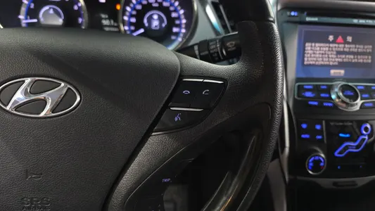 Hyundai YF LPI () 2010 18