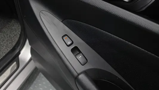 Hyundai YF LPI () 2010 19