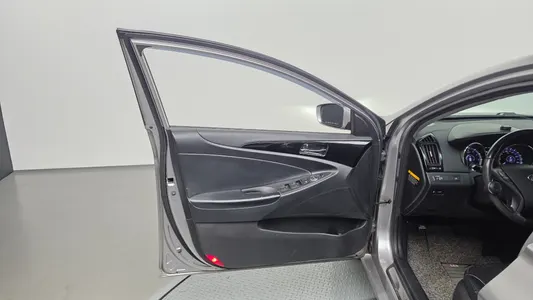 Hyundai YF LPI () 2010 24