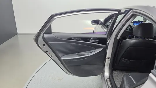 Hyundai YF LPI () 2010 25