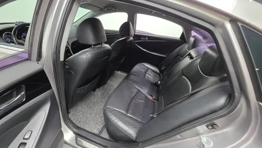 Hyundai YF LPI () 2010 26