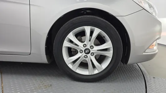 Hyundai YF LPI () 2010 21