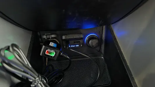 Hyundai YF LPI () 2010 31