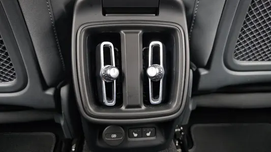 Polestar 2 2022 18