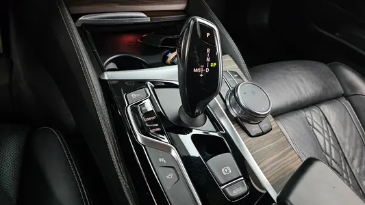 BMW 5 Series (G30) 530i M 2017 9