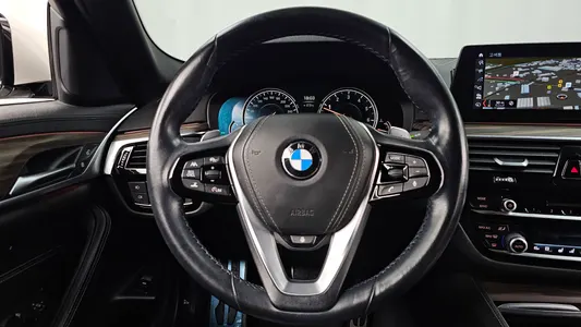 BMW 5 Series (G30) 530i M 2017 13