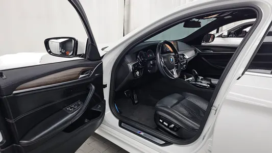 BMW 5 Series (G30) 530i M 2017 10